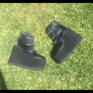 🖤 Demonia Low Trinity Boots 🖤